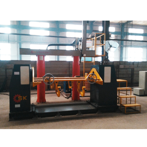 Four-axis-coordinate welding robot